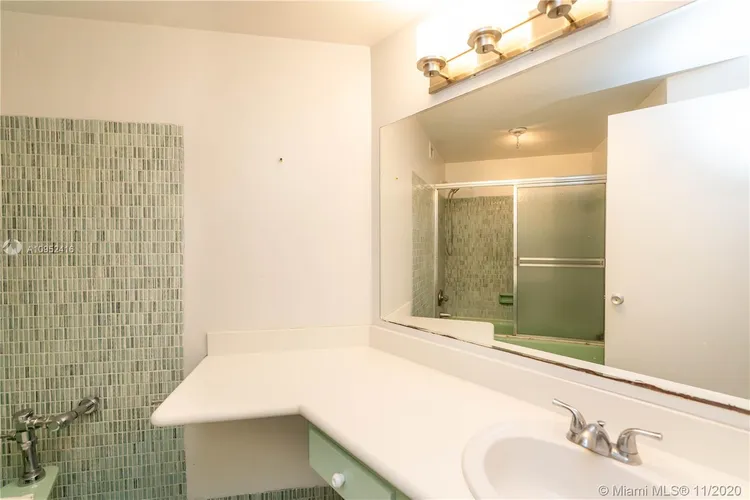 Bay Park Towers #506 image #13