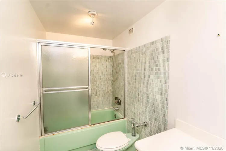 Bay Park Towers #506 image #18