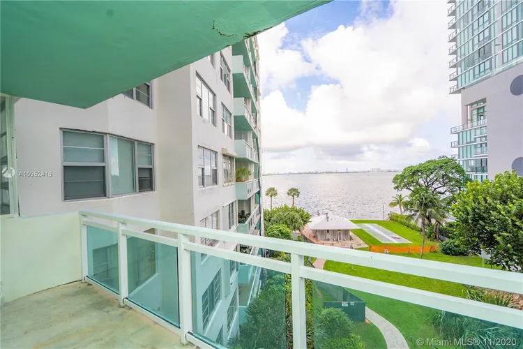 Bay Park Towers #506 image #8