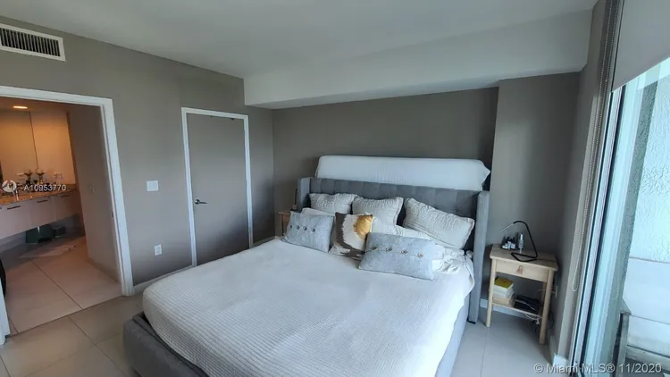 500 Brickell #2802 image #15