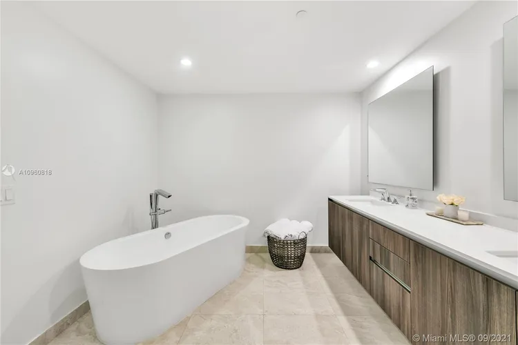 Aria on the Bay #5015 image #14