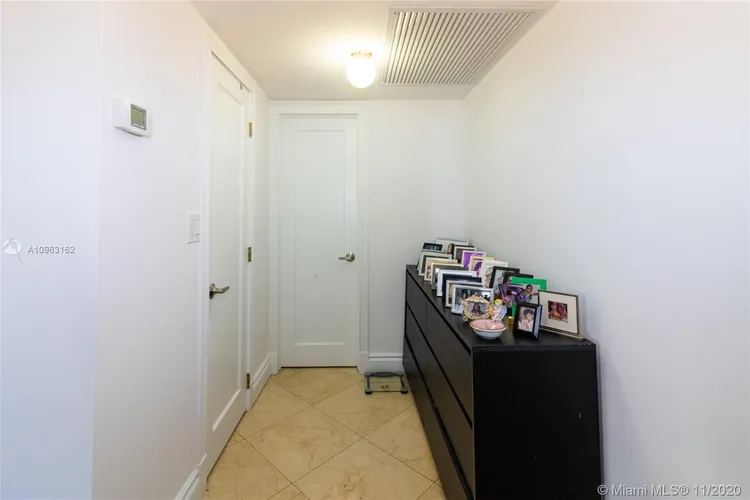 Royal Embassy #9K image #15