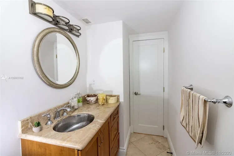 Royal Embassy #9K image #19