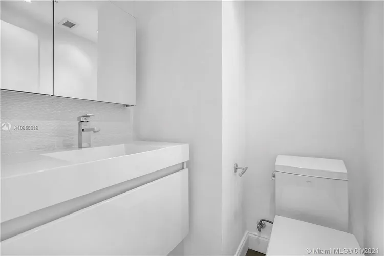 The Plaza of Bal Harbour #422 image #9