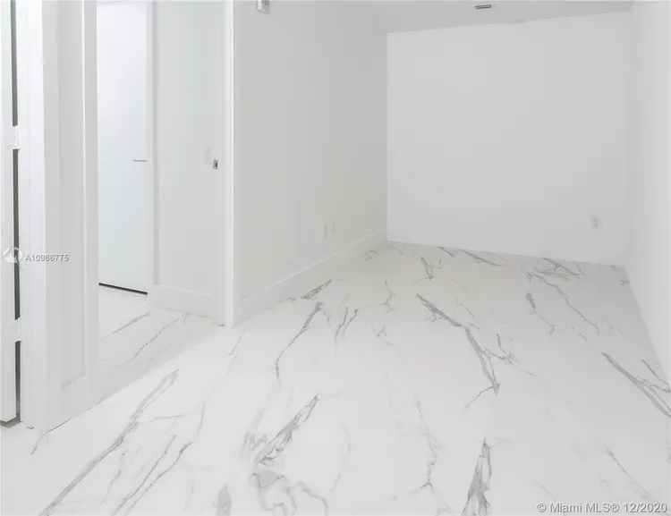 One Paraiso #403 image #12