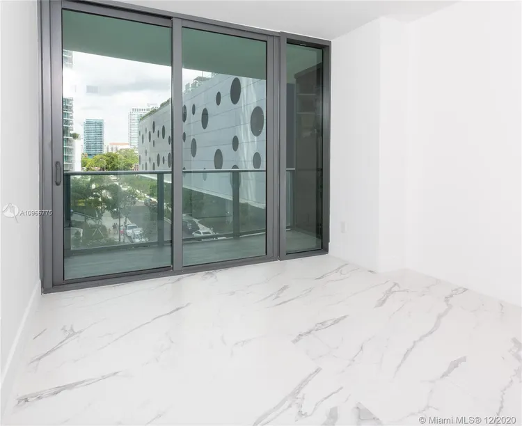 One Paraiso #403 image #14