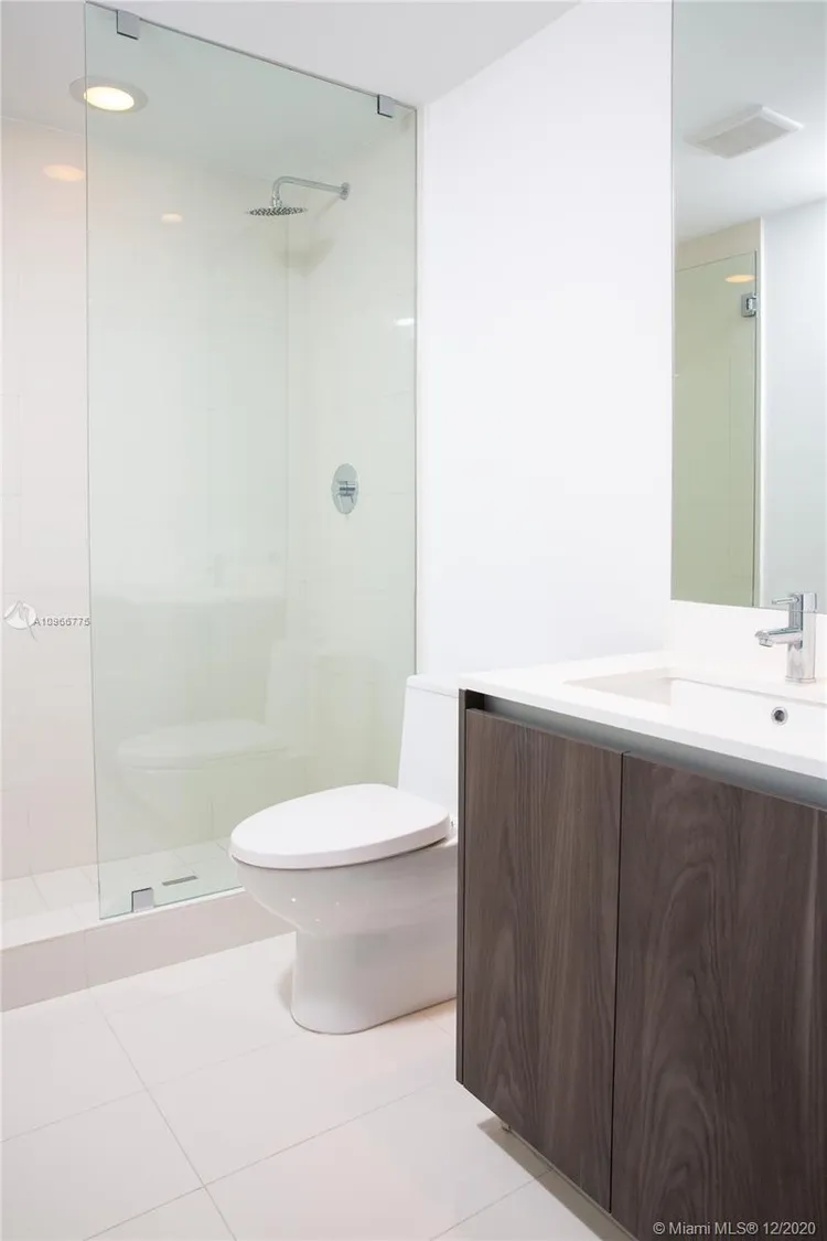 One Paraiso #403 image #16