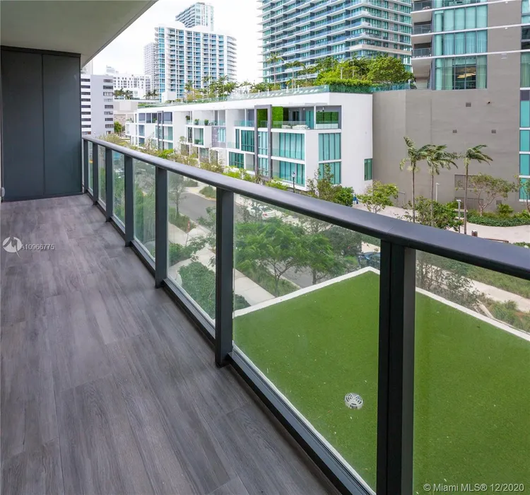 One Paraiso #403 image #20