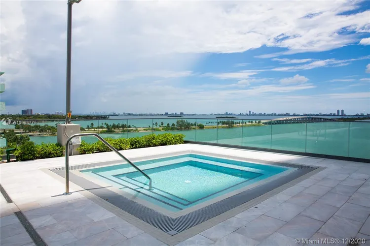 One Paraiso #403 image #27