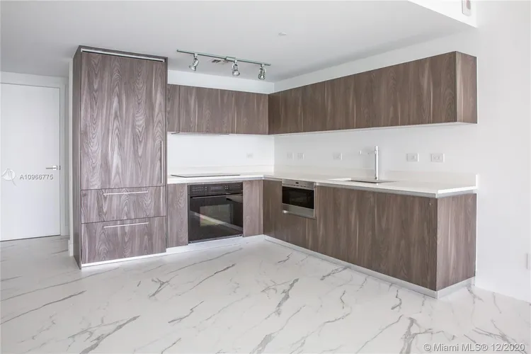 One Paraiso #403 image #8