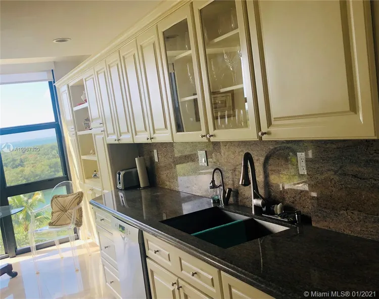 Towers of Key Biscayne #E607 image #19