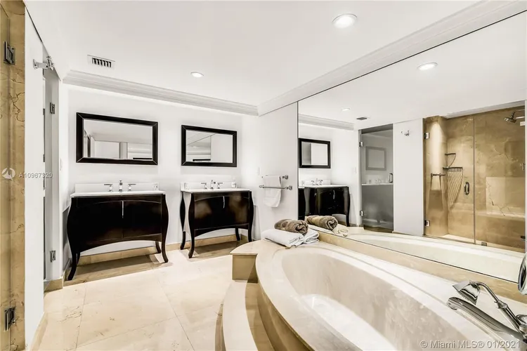 Towers of Key Biscayne #E607 image #31