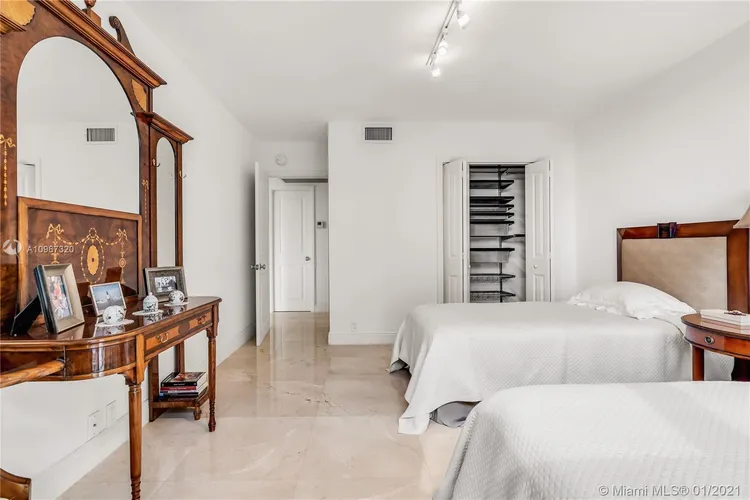 Towers of Key Biscayne #E607 image #36