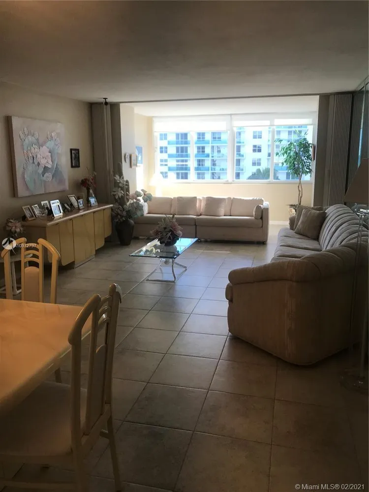 Carriage Club North #617 image #7