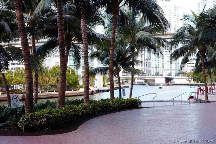 Latitude #702 image #16