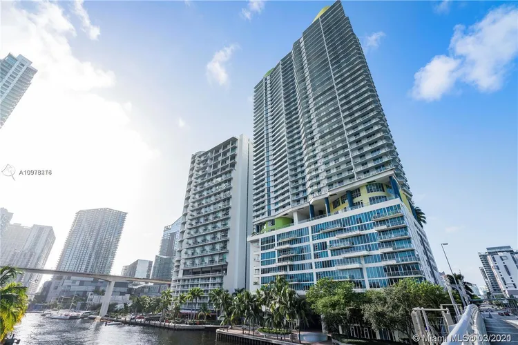 Latitude #702 image #7