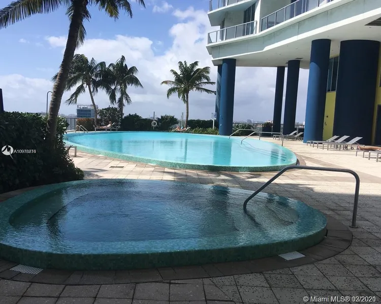 Latitude #702 image #8