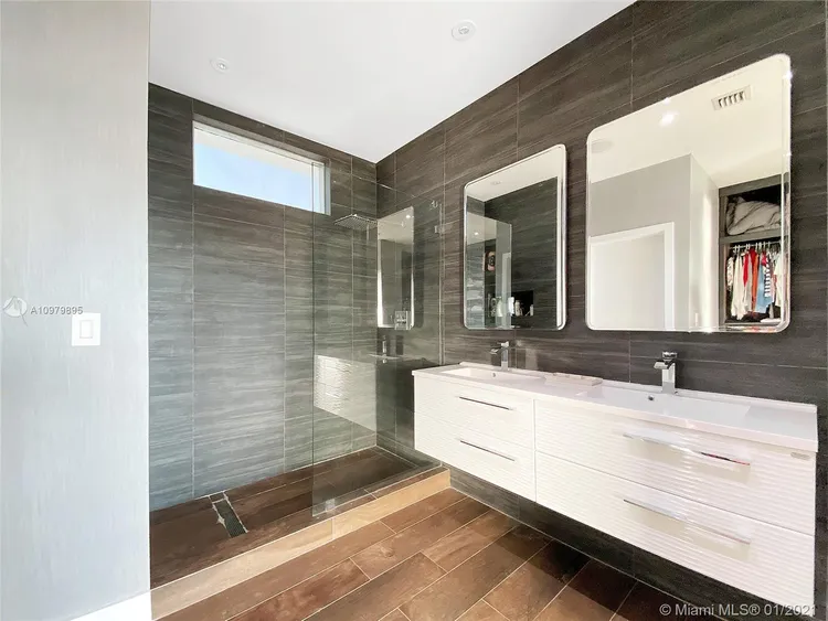 Space 01 Lofts #604 image #19