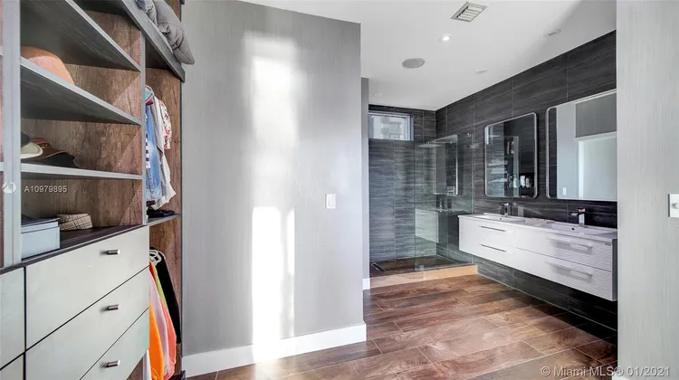 Space 01 Lofts #604 image #20