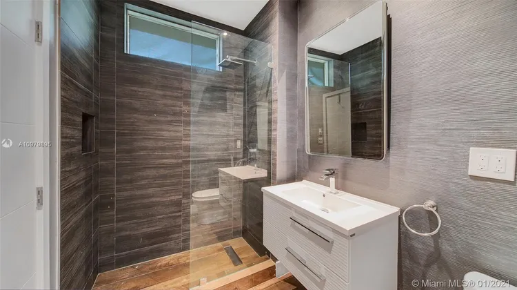 Space 01 Lofts #604 image #22