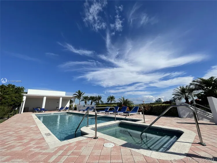 Space 01 Lofts #604 image #23