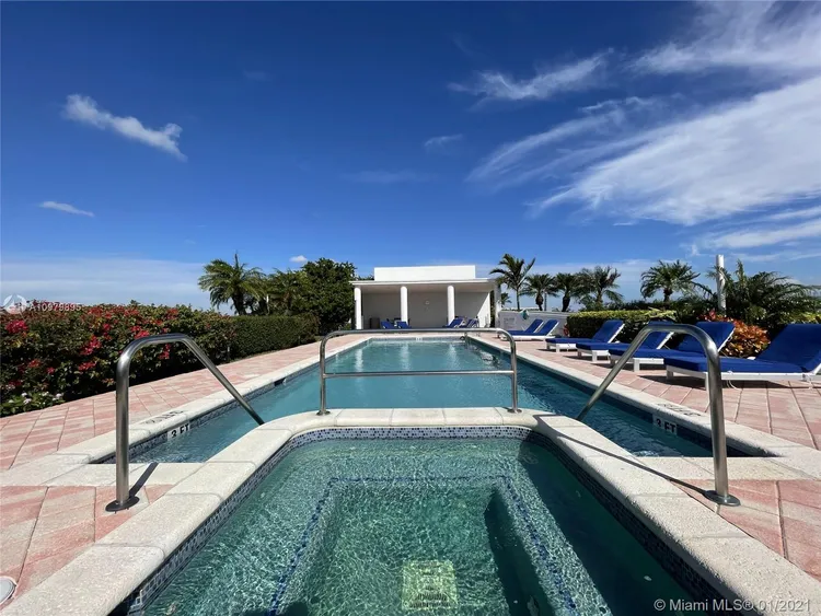 Space 01 Lofts #604 image #24