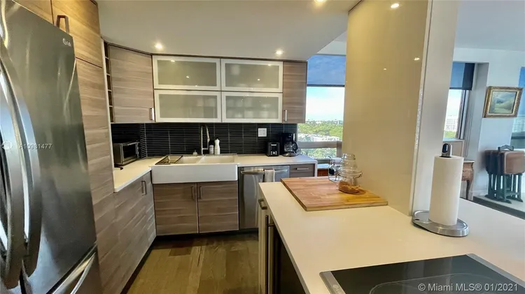 The Palace Condo #C1406 image #12