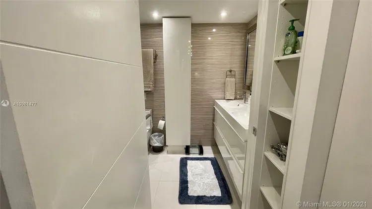 The Palace Condo #C1406 image #16