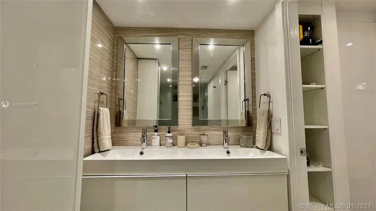 The Palace Condo #C1406 image #17