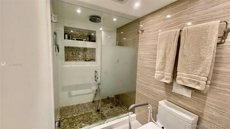 The Palace Condo #C1406 image #18