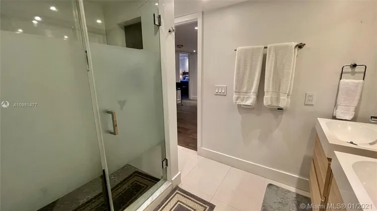 The Palace Condo #C1406 image #22