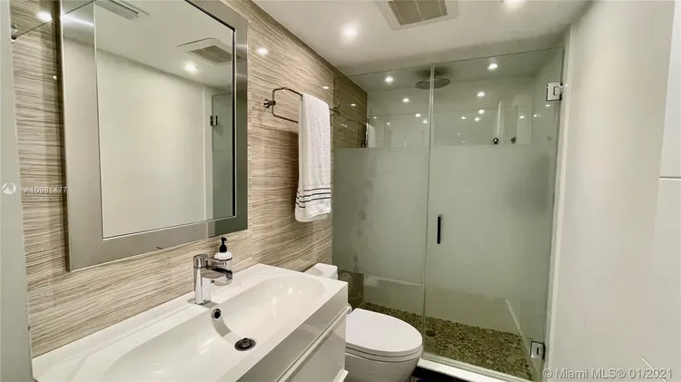 The Palace Condo #C1406 image #24