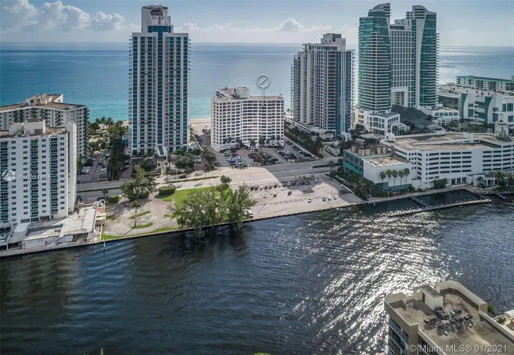 Alexander Towers #1402 image #16