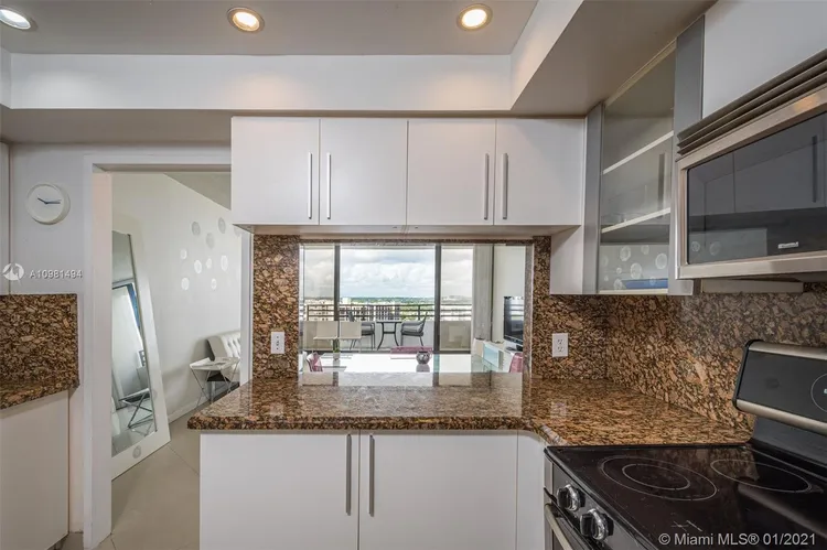 Alexander Towers #1402 image #7