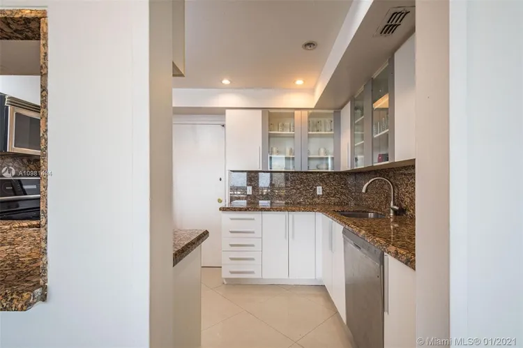 Alexander Towers #1402 image #8