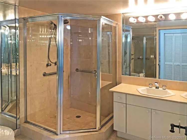 Champlain Towers East #8B image #15