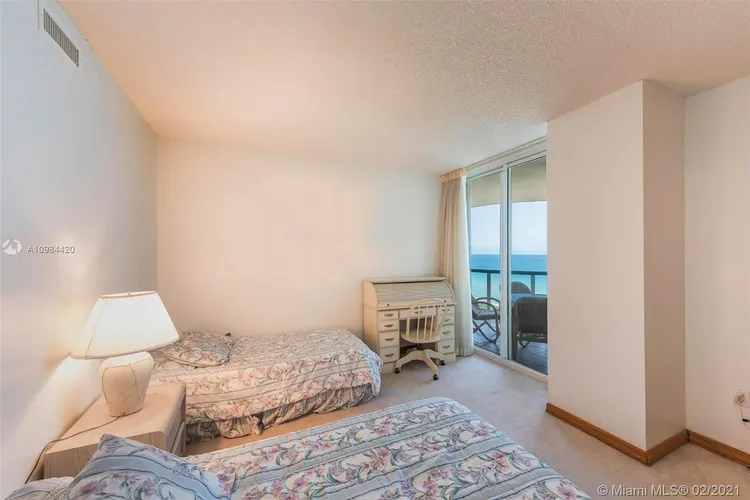 Champlain Towers East #8B image #17