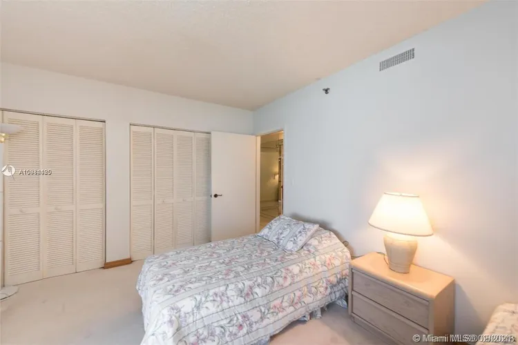 Champlain Towers East #8B image #18