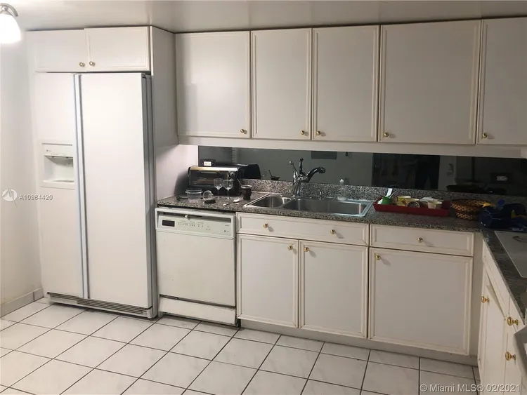 Champlain Towers East #8B image #22