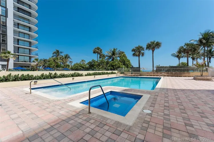 Champlain Towers East #8B image #28