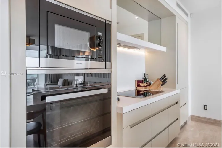 The Surf Club Four Seasons Hotel And Residences #N511 image #12