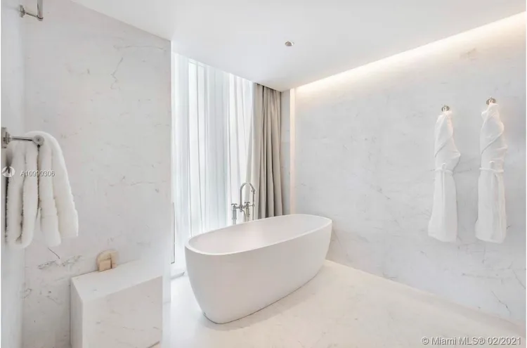 The Surf Club Four Seasons Hotel And Residences #N511 image #26