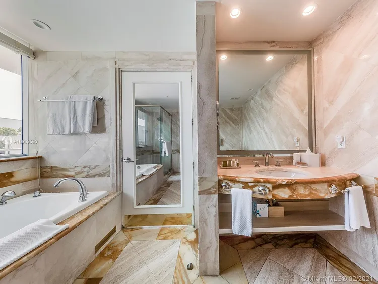 Bentley Beach Hilton #911 image #13