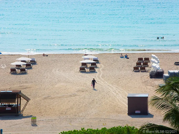 Bentley Beach Hilton #911 image #7