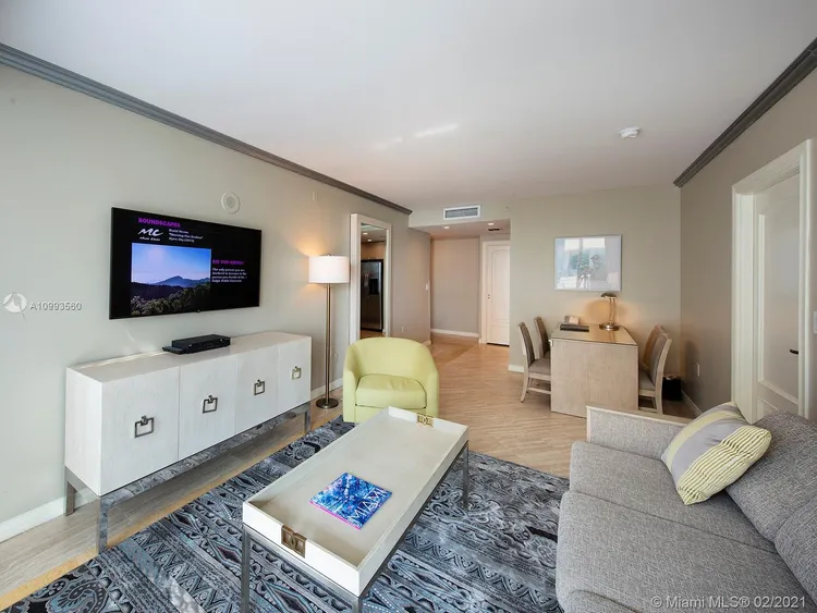 Bentley Beach Hilton #911 image #9