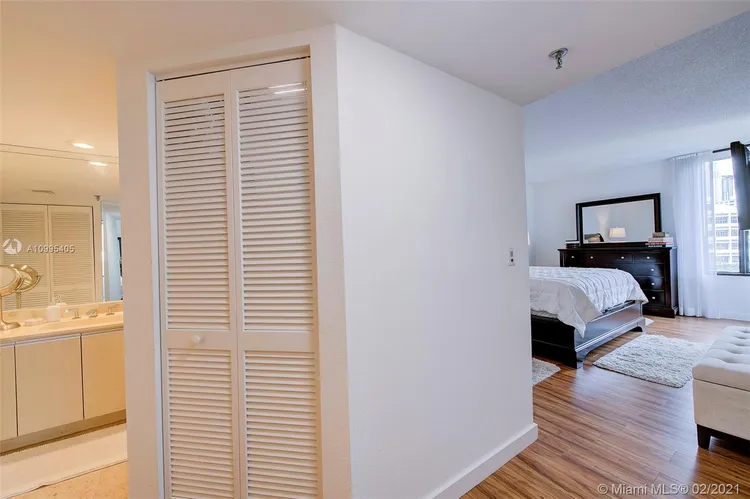 Brickell Key I #A721 image #10