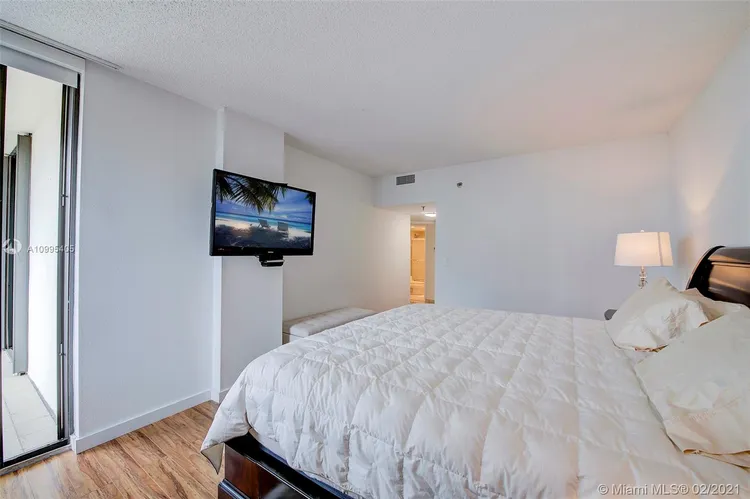 Brickell Key I #A721 image #12