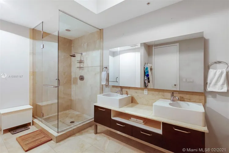 Emerald at Brickell #802 image #8