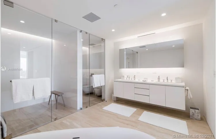 The Surf Club Four Seasons Hotel And Residences #S510 image #13