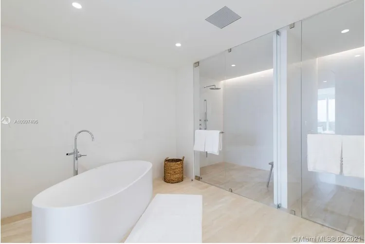 The Surf Club Four Seasons Hotel And Residences #S510 image #14